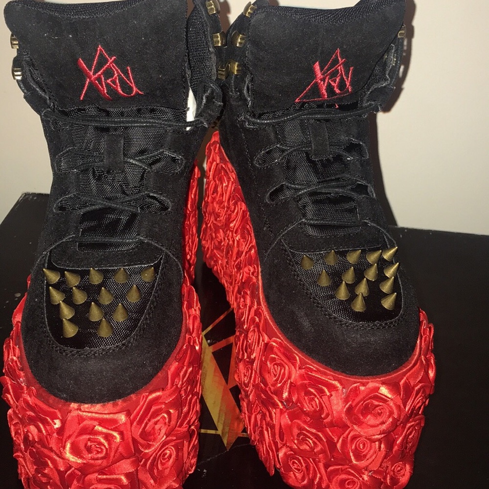 ❤️ Rose Qozomopolitan🌹 Platforms🖤 | DollsKill